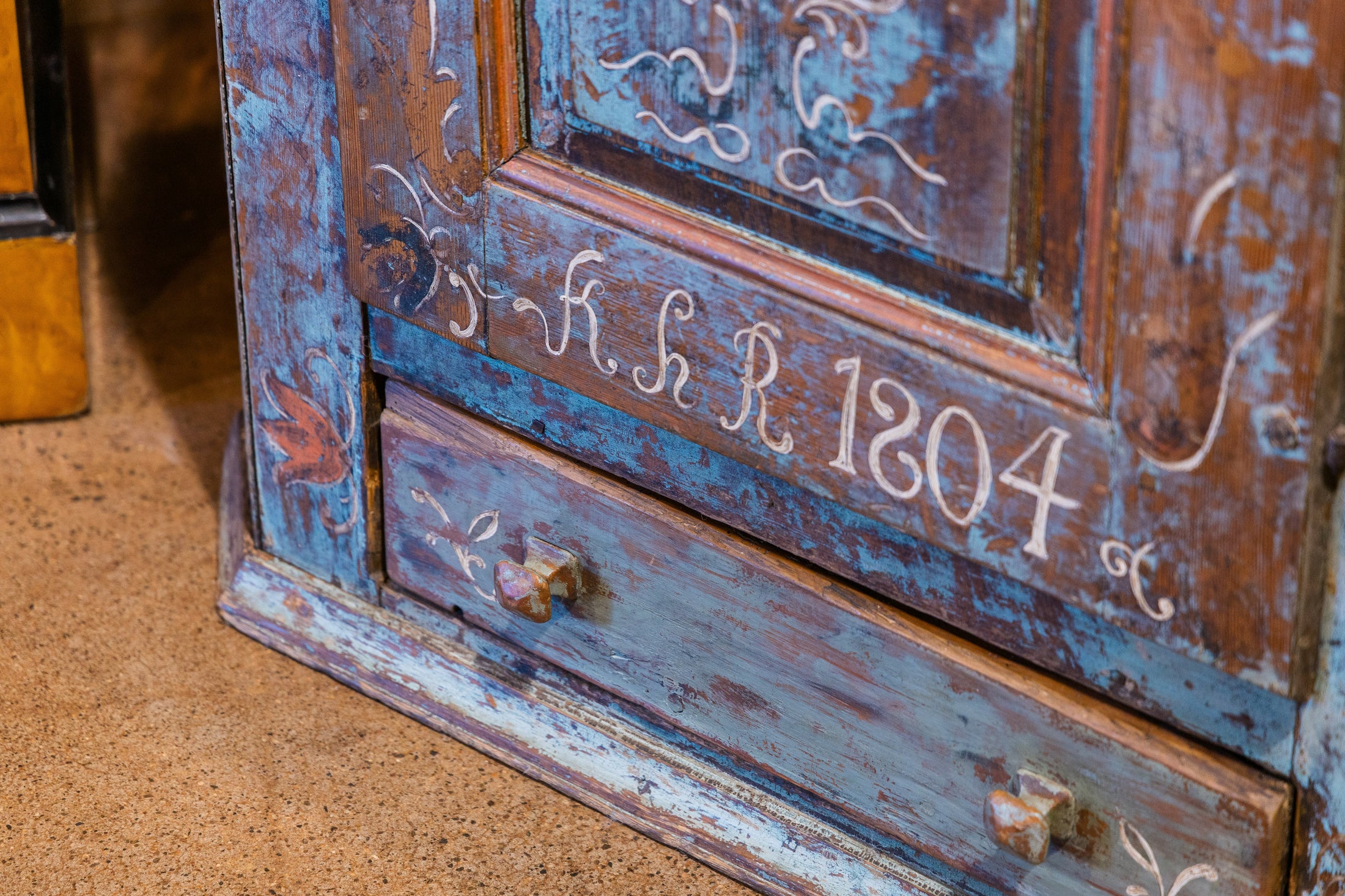 Antiques & Vintage
