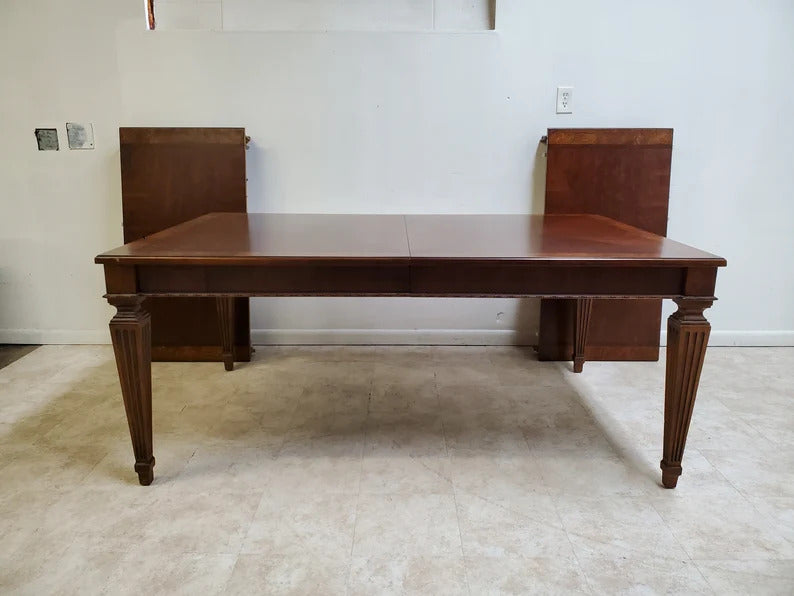 Ethan Allen Goodwin Extendable Dining Table