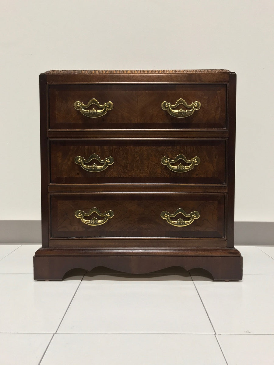 Lane Earl’s Court Burl Mahogany Bedside Chest